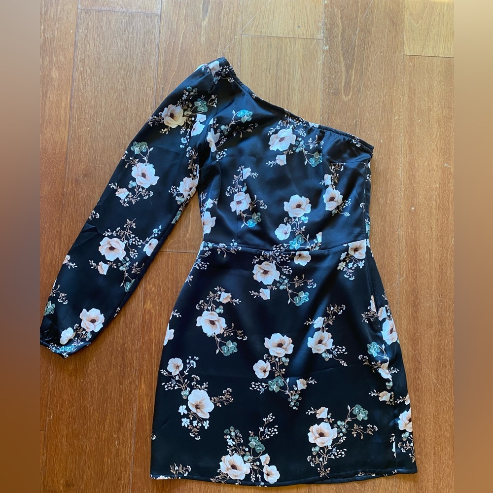 Gorgeous Abercrombie & Fitch one shoulder floral mini dress xs fits like 2